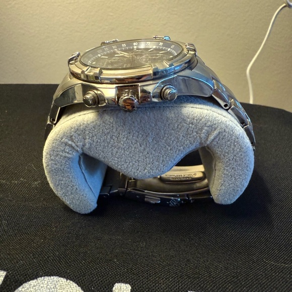 Seiko Solar Chronograph with Blue Dial and Silver Band - Picture 4 of 9